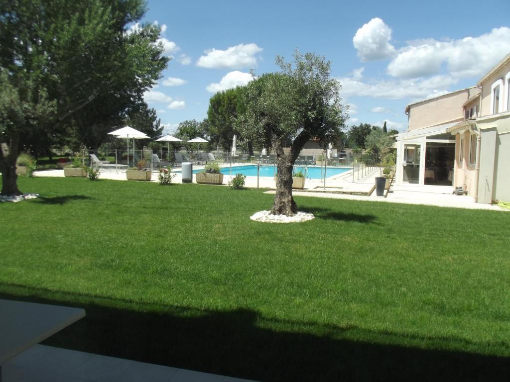 Le Domaine Des Oliviers Ξενοδοχείο Pierrelatte Εξωτερικό φωτογραφία